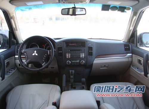 三菱(进口) 帕杰罗 V93中控局部