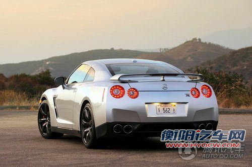 2010款 GT-R 官方资料图
