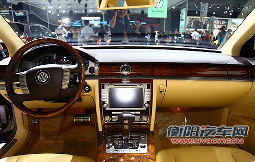 2010成都车展实拍图解--大众新辉腾