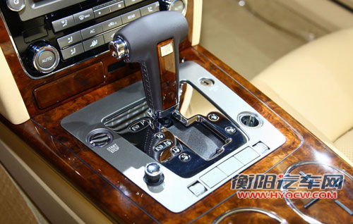 2010成都车展实拍图解--大众新辉腾