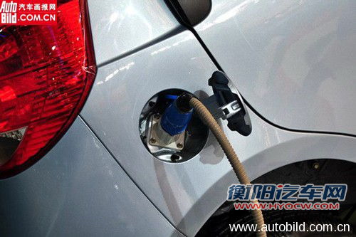 奇瑞首款纯电动车瑞麒M1-EV正式上市 售价14.98-22.98万元