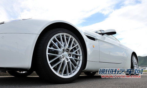 阿斯顿-马丁 V8 Vantage