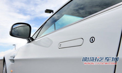 阿斯顿-马丁 V8 Vantage
