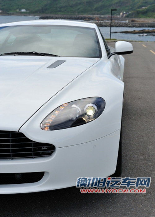 阿斯顿-马丁 V8 Vantage