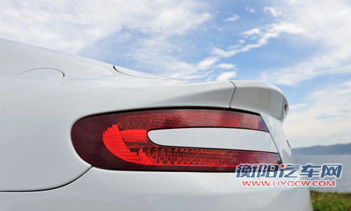 阿斯顿-马丁 V8 Vantage