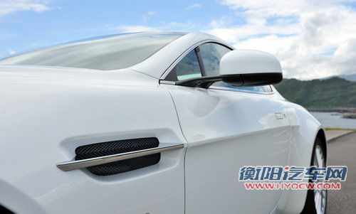 阿斯顿-马丁 V8 Vantage