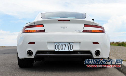 阿斯顿-马丁 V8 Vantage