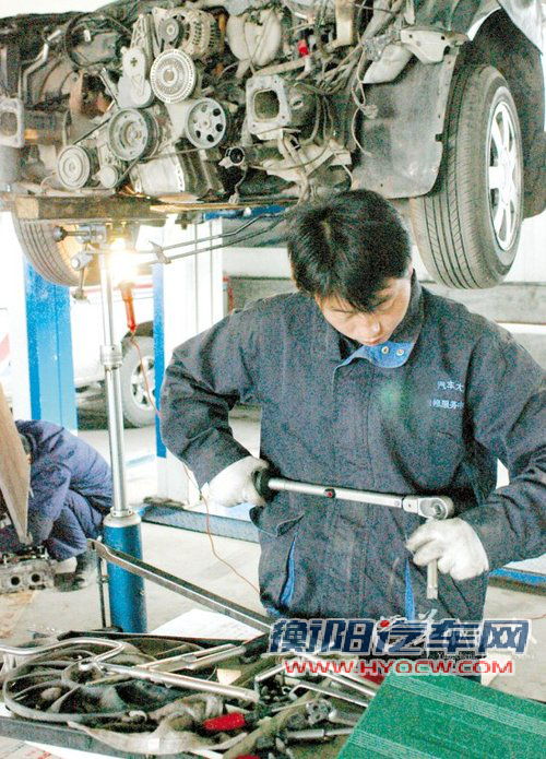 节后修车排队忙 修车高峰将持续1至2周