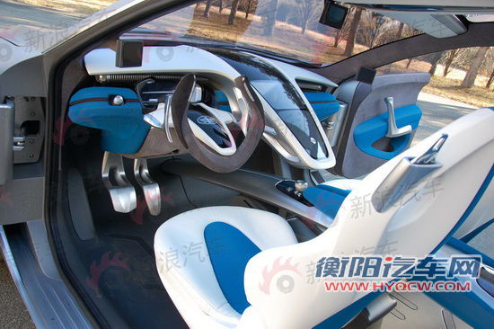 一汽奔腾SUV概念车内饰