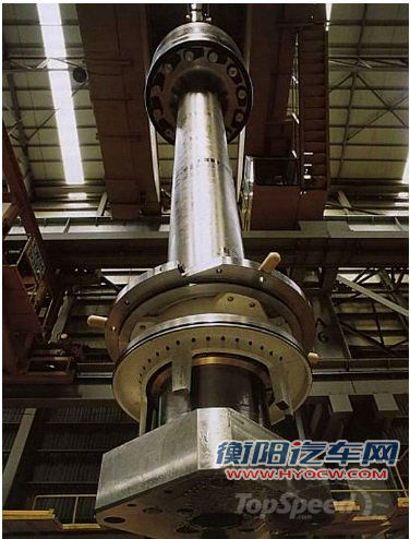 功率达10万马力 巨轮发动机让人开眼界