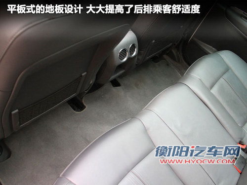 连姚明都能躺下 标致3008车内空间体验