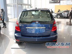 奔驰(进口)  A160 1.5 CVT 车辆正后方尾部视角