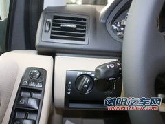 奔驰(进口)  A160 1.5 CVT 方向盘左后仪表台