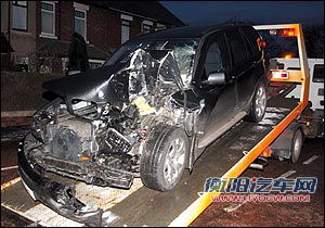 宝马名车撞成废铁 加斯科因奇迹般死里逃生