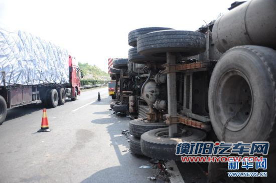 沪昆高速江西上饶段发生特大交通事故致17人死亡