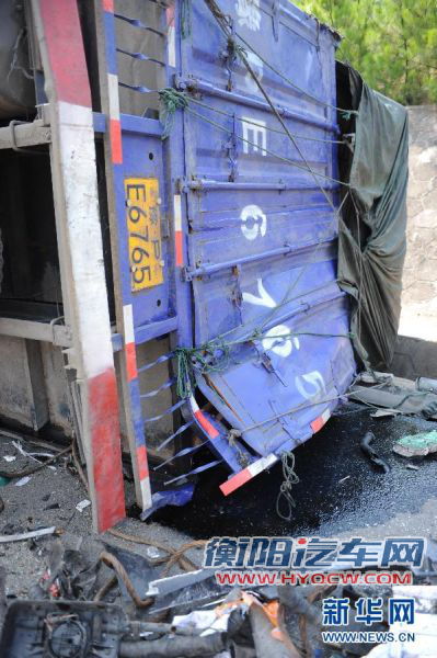 沪昆高速江西上饶段发生特大交通事故致17人死亡