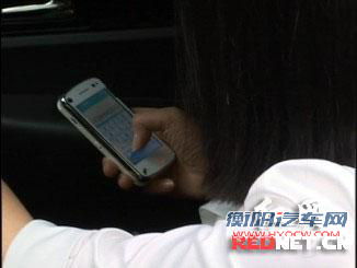 女子开无牌车被曝光 连扇记者多个耳光