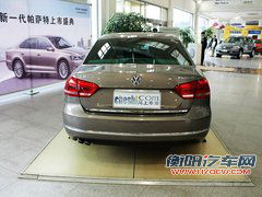 上海大众  新PASSAT 2.0TSI DSG 车辆正后方尾部视角
