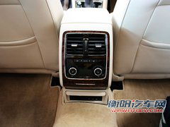 上海大众  新PASSAT 2.0TSI DSG 前排座椅中央后方整体