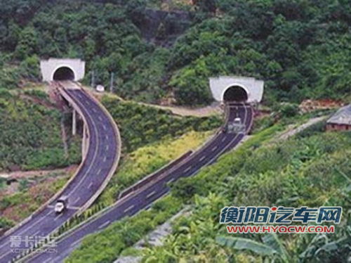 揭秘：心惊胆战的国内八条“死亡公路”