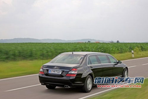 彷如移动的堡垒 抢先体验奔驰S600防弹车
