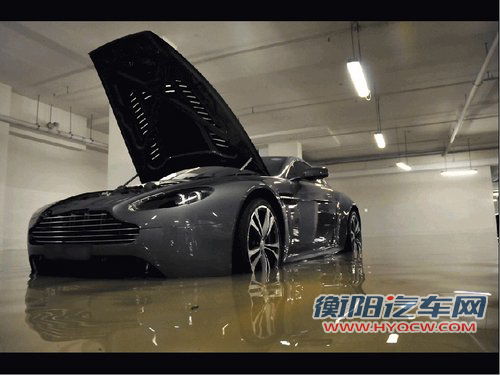 水淹地下车场 各种超跑损失惨重价值千万