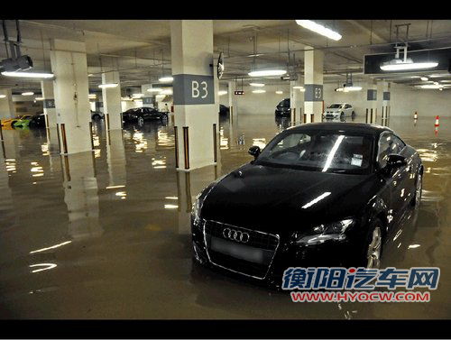 水淹地下车场 各种超跑损失惨重价值千万