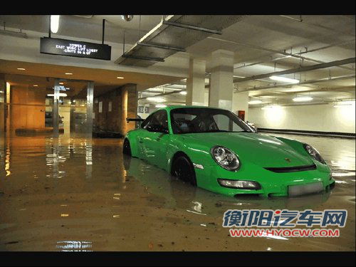水淹地下车场 各种超跑损失惨重价值千万