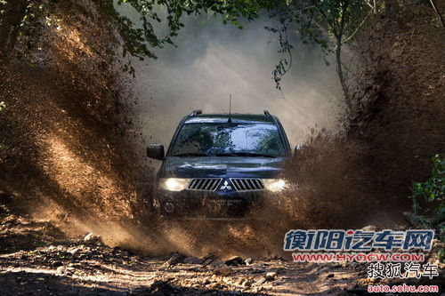 体验“硬派”越野车 三菱帕杰罗劲畅试驾
