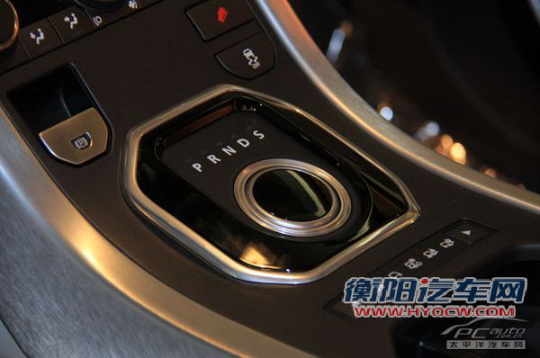 路虎极光上市 4款车型售62.8-63.8万元