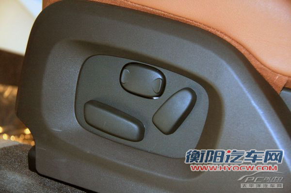 路虎极光上市 4款车型售62.8-63.8万元