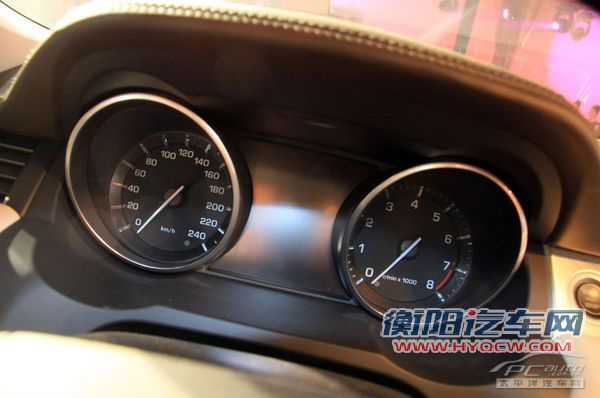 路虎极光上市 4款车型售62.8-63.8万元