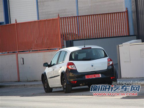 搭载0.9T发动机 全新雷诺Clio谍照曝光 衡阳汽车网