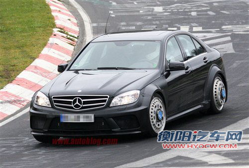 百公里加速4.2s 奔驰C63 AMG黑色版谍照 衡阳汽车网 百公里加速4.2s 奔驰C63 AMG黑色版谍照 衡阳汽车网
