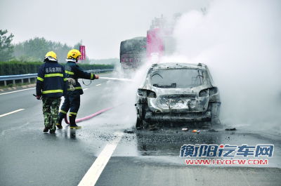 小车高速路上自燃 厂家初步鉴定原因不明
