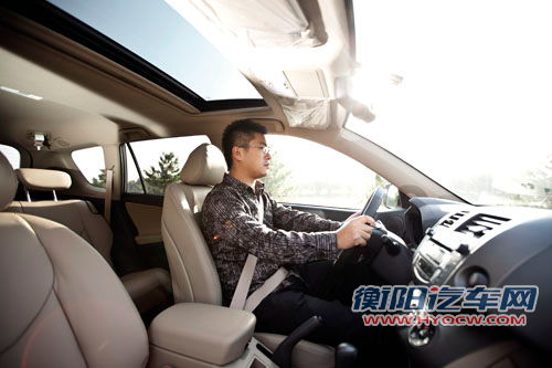 潮流升级,前脸霸气 试驾一汽丰田新RAV4