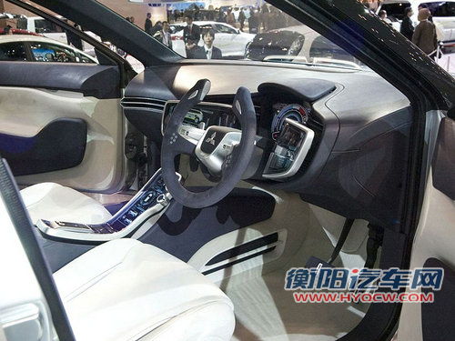 三菱欧蓝德插电式混动跨界车 2013年亮相