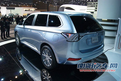 三菱欧蓝德插电式混动跨界车 2013年亮相