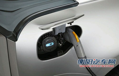 三菱欧蓝德插电式混动跨界车 2013年亮相