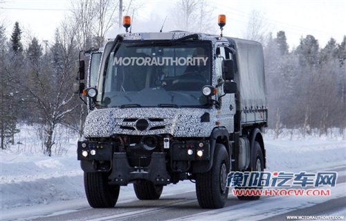 借鉴概念车元素 奔驰全新乌尼莫克路试谍照