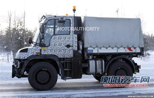 借鉴概念车元素 奔驰全新乌尼莫克路试谍照