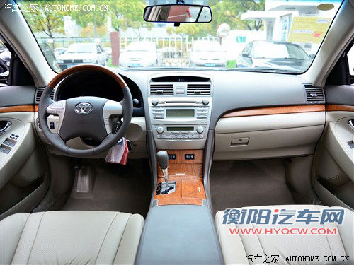 售18.28万起 凯美瑞经典版两款车型上市