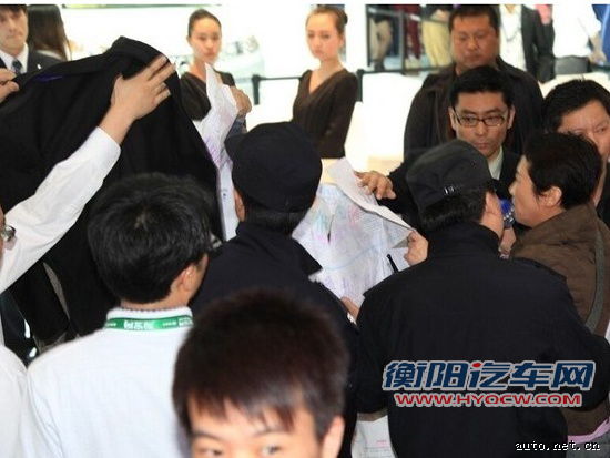 雷克萨斯IS300刹车失灵? 北京车展遭遇现场投诉#10