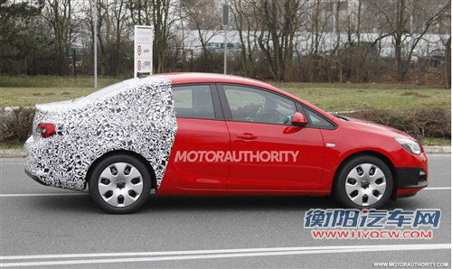 尾部变化明显 改款雅特三厢版谍照曝光
