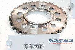 停车先挂P挡还是先拉手刹 别再纠结了