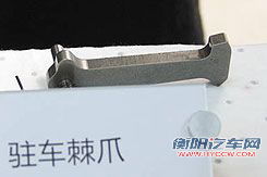 停车先挂P挡还是先拉手刹 别再纠结了