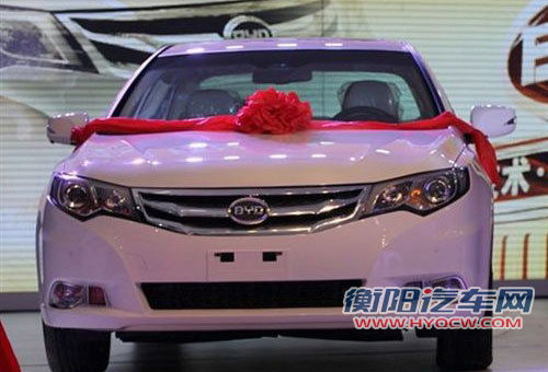 比亚迪新中型车6B发布 机器人为您服务