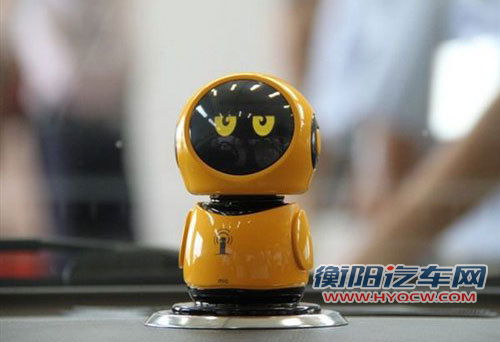 比亚迪新中型车6B发布 机器人为您服务