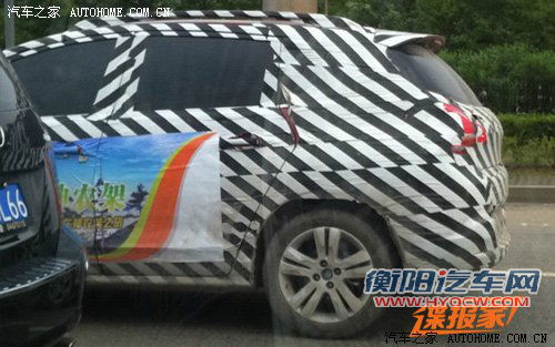 国产雪铁龙C4三厢与标致3008谍照曝光 汽车之家