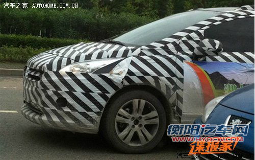 国产雪铁龙C4三厢与标致3008谍照曝光 汽车之家